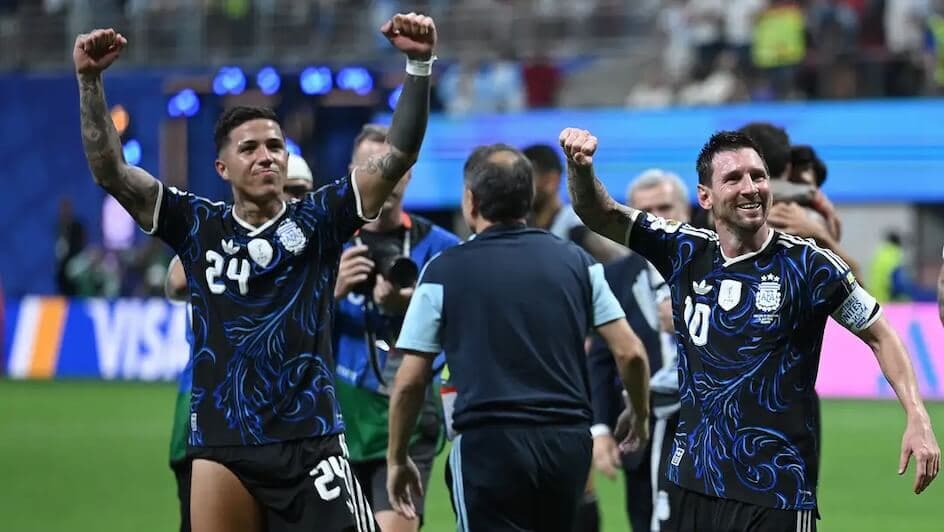 Argentina Outfox Determined England to Reach World Cup Finals